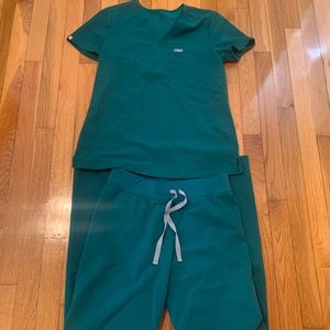 Emerald green Figs scrub set